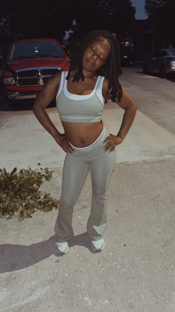 Cute, Confident &amp; Looking for a Vibe - Photo 2