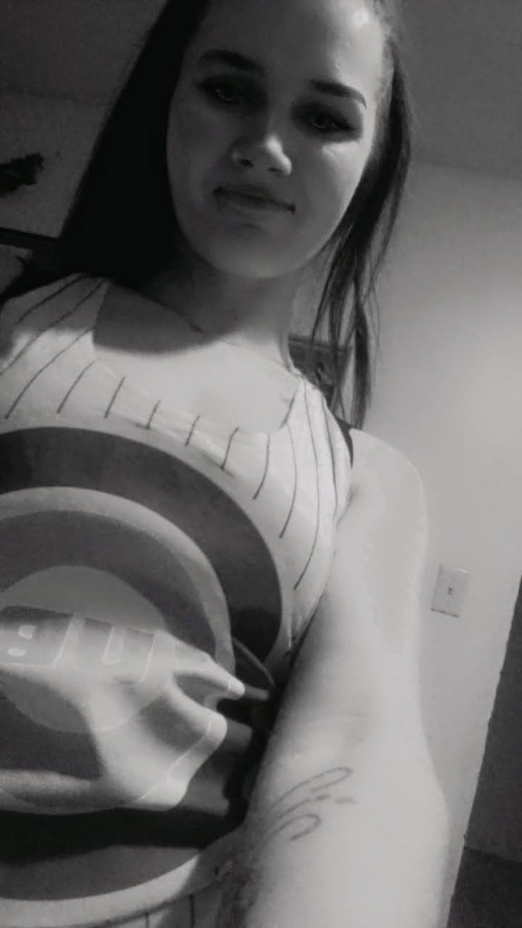 Sweet, Fun &amp; Looking for Some Good Company Tonight 😉 - Photo 1