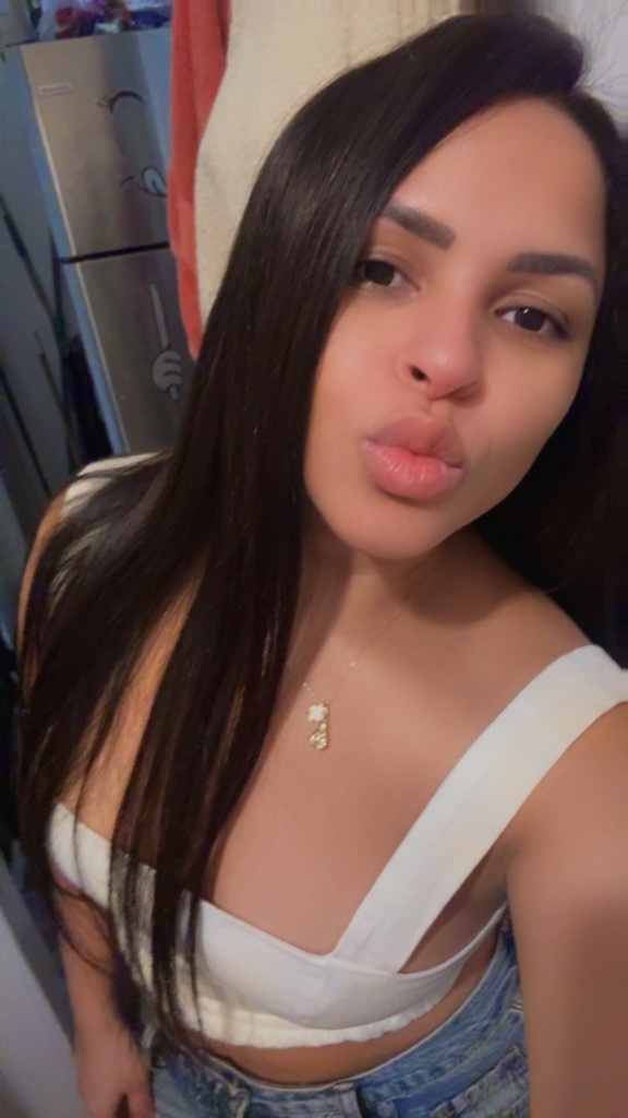 hot new girl - bridgeport Women Seeking Men